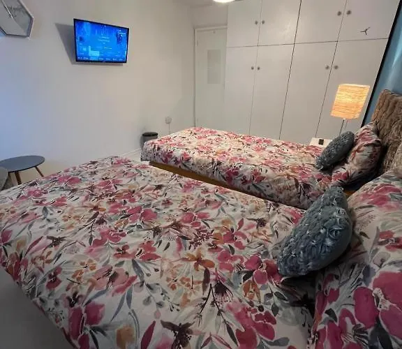 Penzion Spacious In A Flat Near Southmead Hospital Bristol