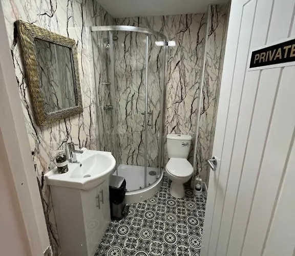 Spacious In A Flat Near Southmead Hospital