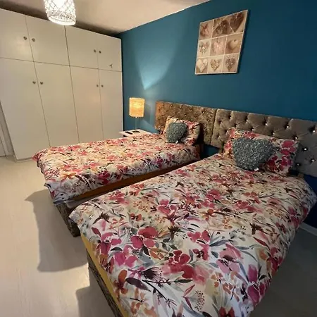 Spacious In A Flat Near Southmead Hospital 3*