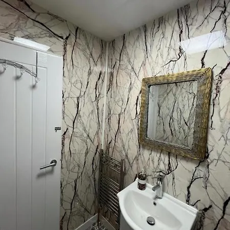 Penzion Spacious In A Flat Near Southmead Hospital Bristol